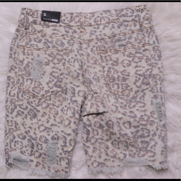 FASHION NOVA bermuda cheetah jean shorts - Picture 3 of 11